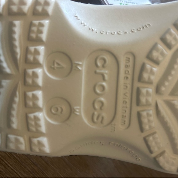 CROCS Animal Print Clog. Women’s Size 6 - Picture 4 of 5